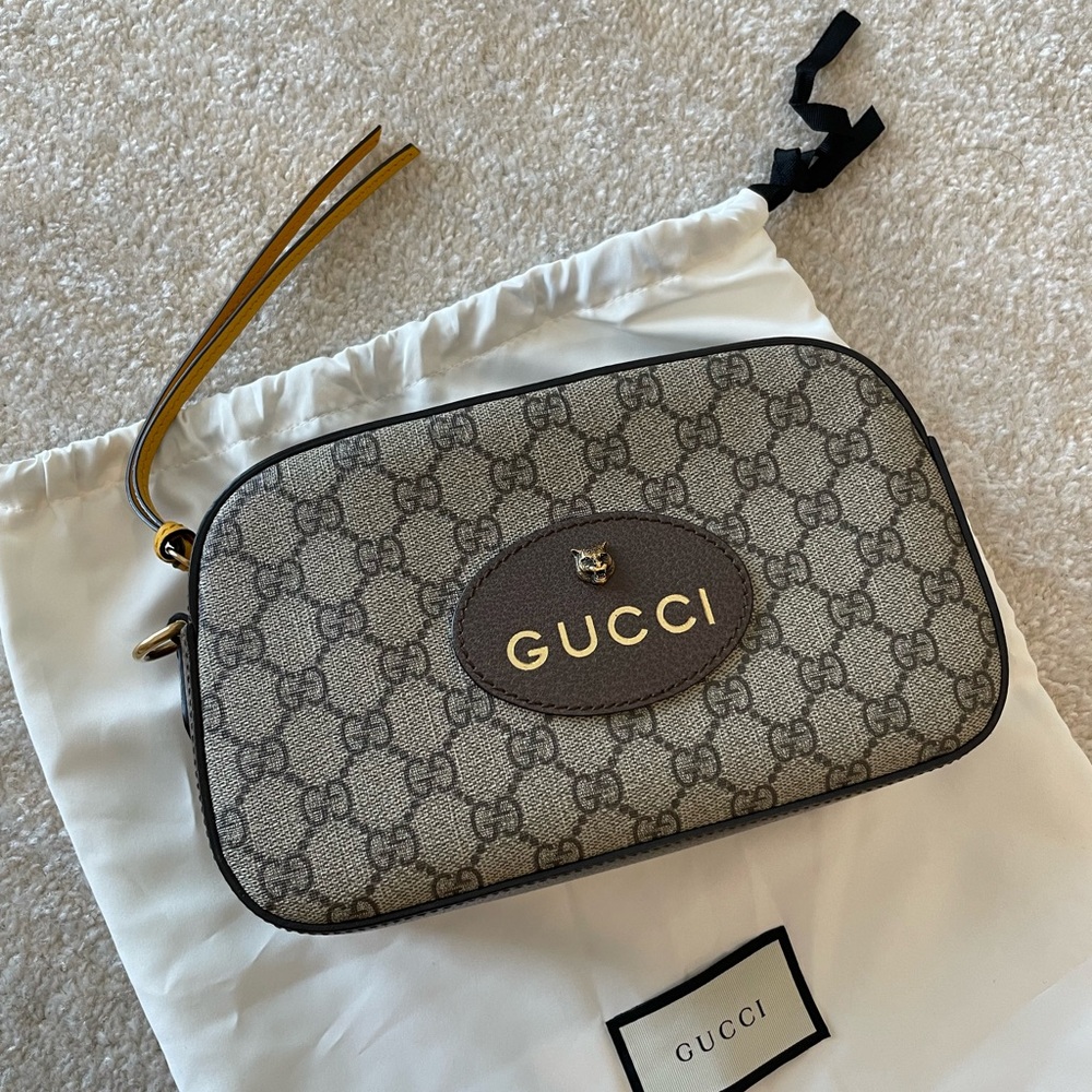 NEW Condition!!! GUCCI NEO VINTAGE GG SUPREME MESSENGER BAG